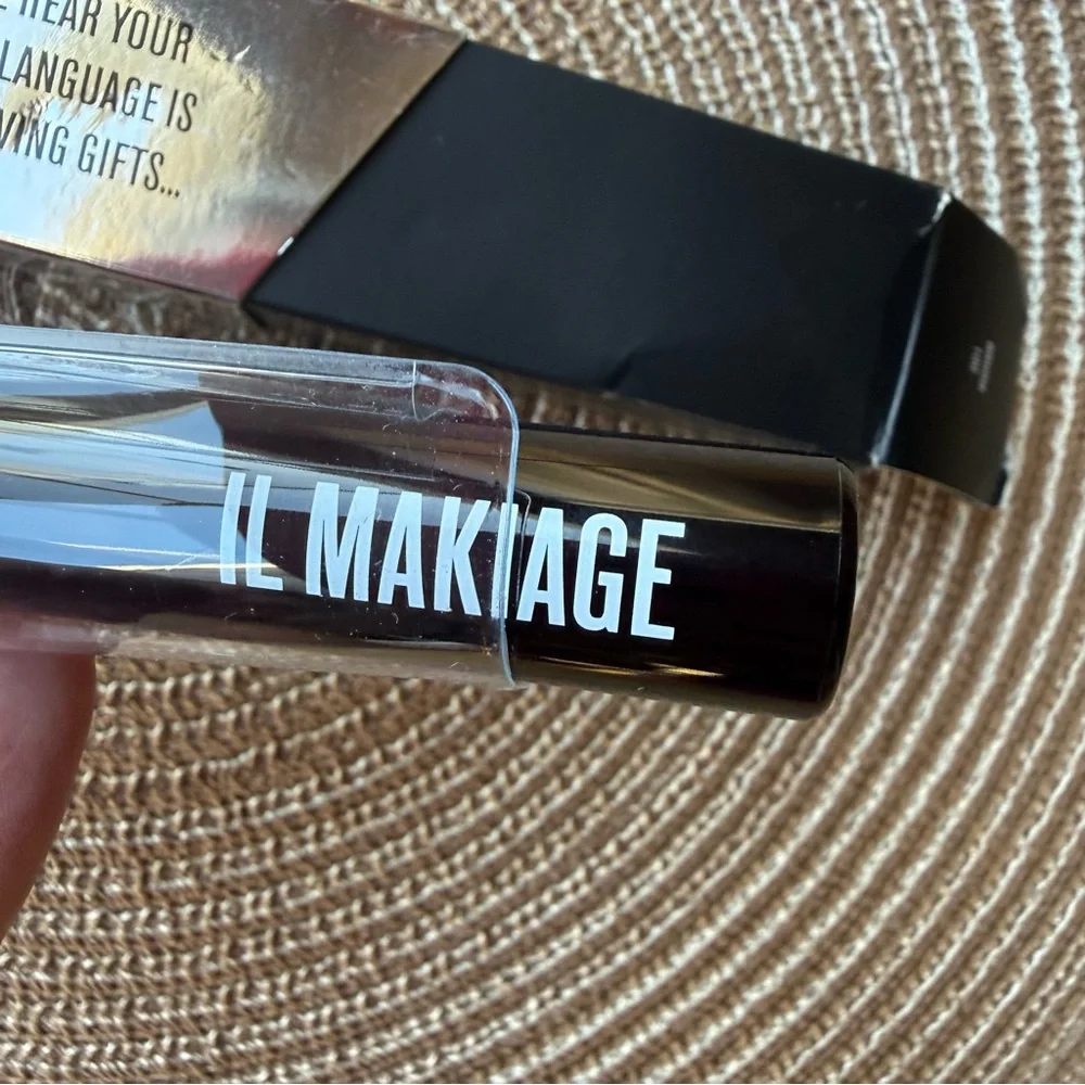 NEW - IL MAKIAGE - FOUNDATION BLENDING BRUSH #100 - BEST SELLING!